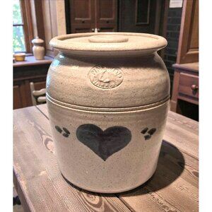 Pinewood Valley Salt Glazed Heavy Canister 3.25 qts blue heart, mint